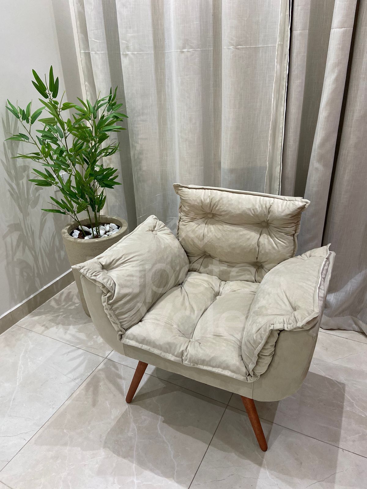 Poltrona Opala — Off-White